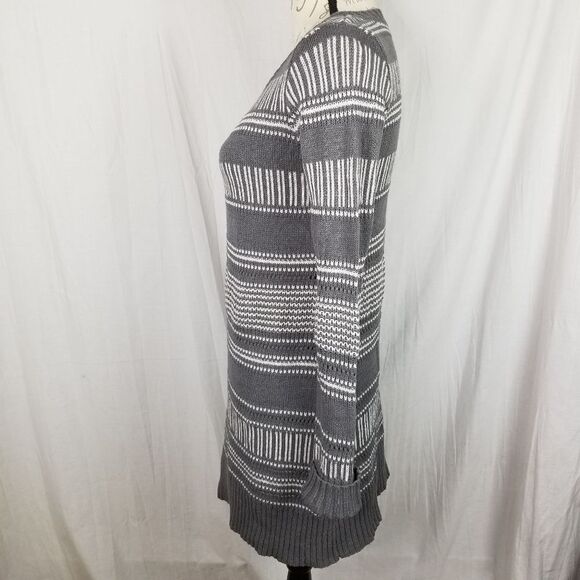 is2 Gray And White Long‎ Sleeve Tunic Sweater Size M - Picture 4 of 6